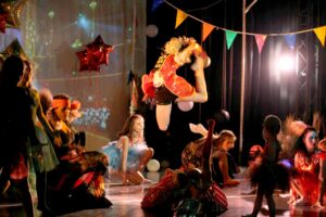 Spectacle de fin d’année 2019 – C’est la Fête!